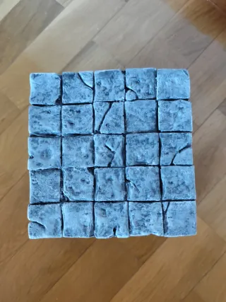 Peana de piedra para miniaturas