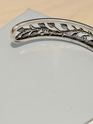 Pulsera rígida plata diseño floral