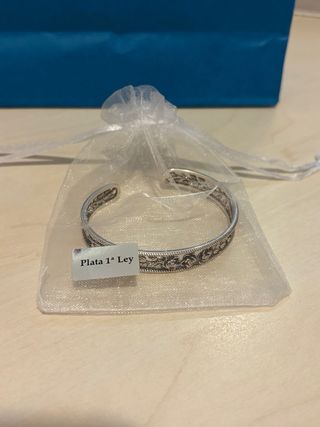 Pulsera rígida plata diseño floral