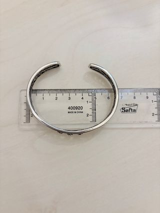 Pulsera rígida plata diseño floral