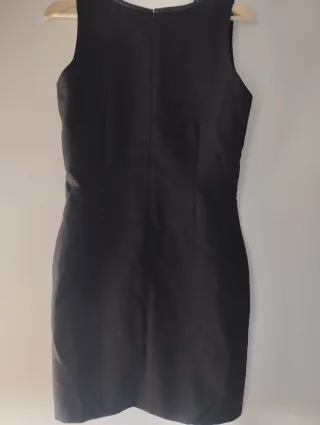 Vestido elegante negro con detalles