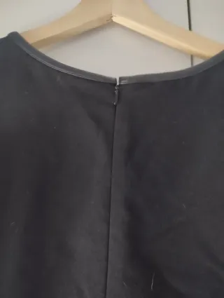 Vestido elegante negro con detalles