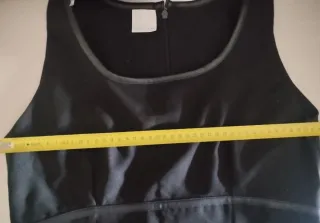 Vestido elegante negro con detalles