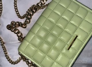 Borsa Bershka nuova verde con catena oro