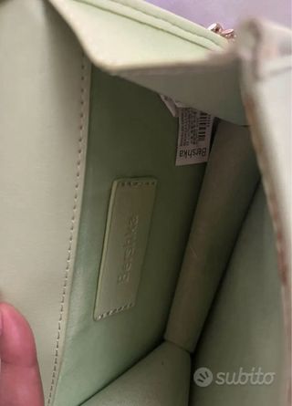 Borsa Bershka nuova verde con catena oro