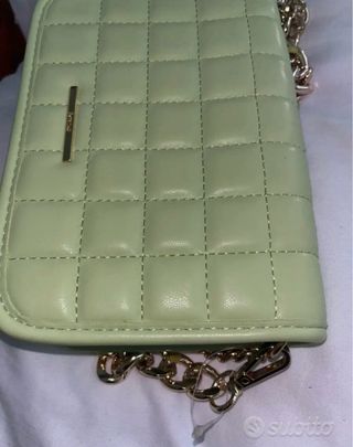 Borsa Bershka nuova verde con catena oro