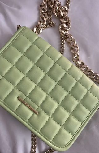 Borsa Bershka nuova verde con catena oro