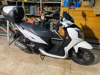 Moto Scooter Sim 125 Blanca