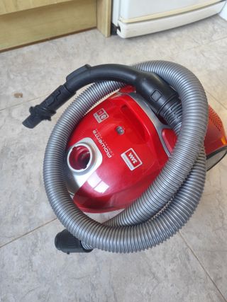 Aspiradora Rowenta Compact Power 750W Roja