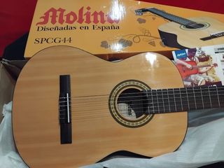 Guitarra Clásica International CG44.BR sin abrir