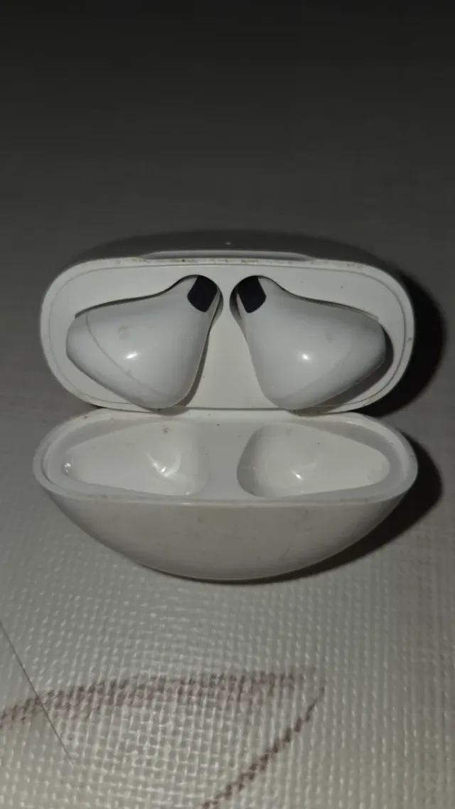 Cascos inalámbricos blancos