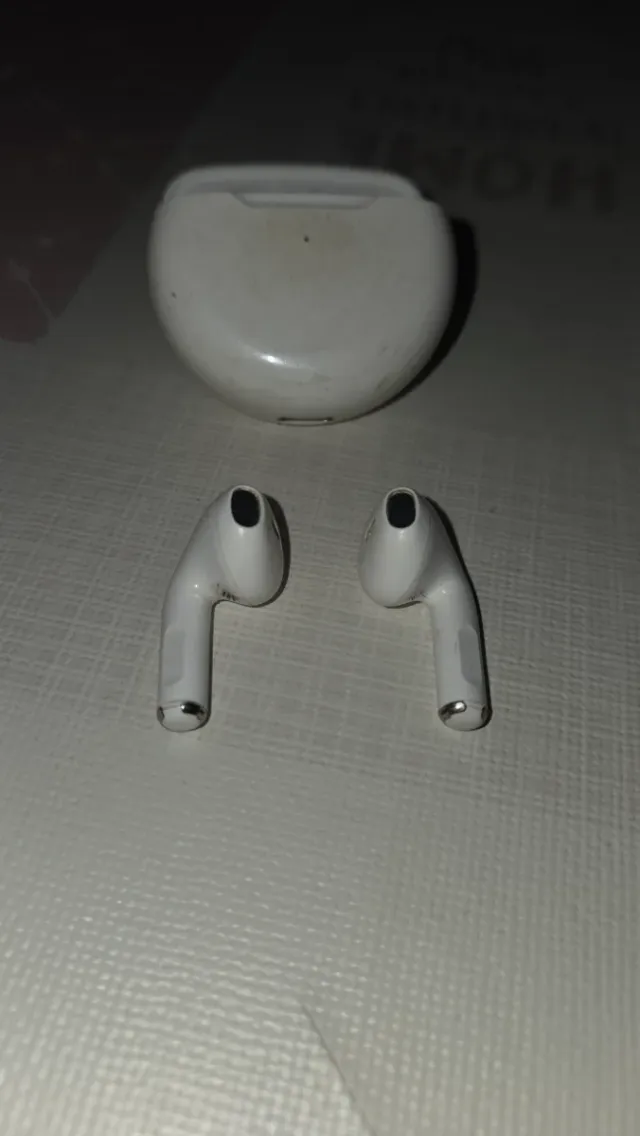 Cascos inalámbricos blancos