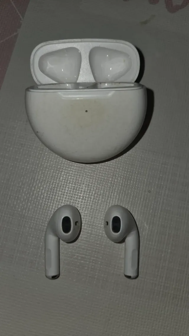 Cascos inalámbricos blancos