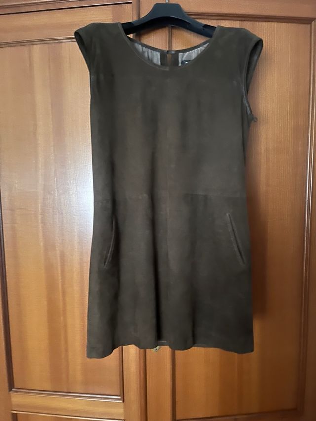 Vestido marrón de gamuza
