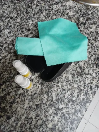 Funda gafas + 2 gamuzas + 2 botes de líquido