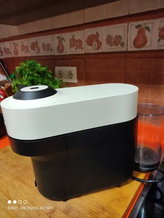 Cafetera Nespresso Vertuo Blanca y Negra