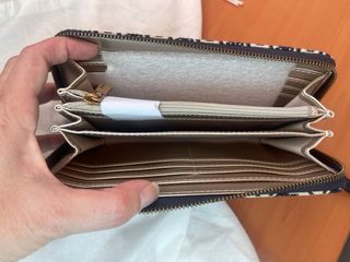 Bolso y Cartera Guess azul marino