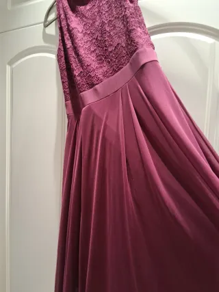 Vestido burdeos con encaje