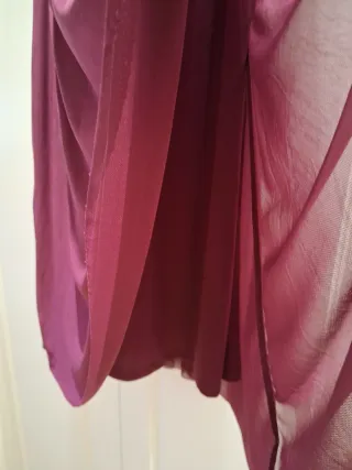 Vestido burdeos con encaje