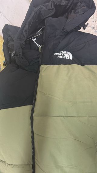 Chaqueta The North Face verde y negra