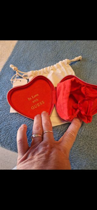 Joyero Guess Corazón Rojo