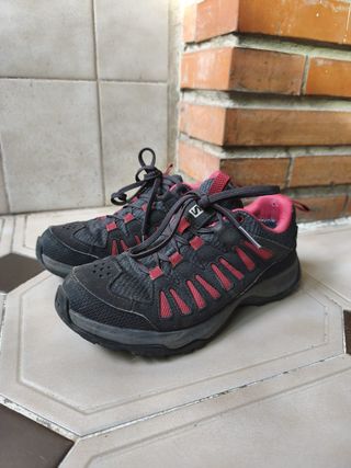 Zapatillas Salomon Negras y Rojas