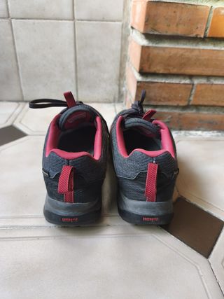 Zapatillas Salomon Negras y Rojas
