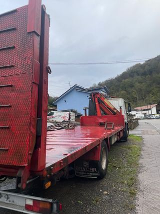 camion porta maquinaria Iveco Eurotech
