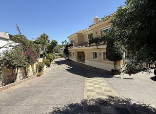 Chalet en alquiler en Playa de la Fontanilla en Marbella