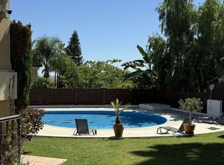 Chalet en alquiler en Playa de la Fontanilla en Marbella