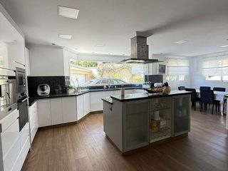 Chalet en alquiler en Playa de la Fontanilla en Marbella