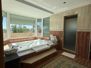 Chalet en alquiler en Playa de la Fontanilla en Marbella