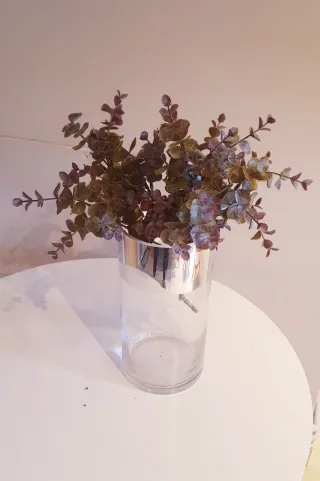 Jarrón de cristal con banda metálica