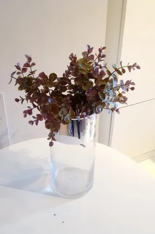 Jarrón de cristal con banda metálica