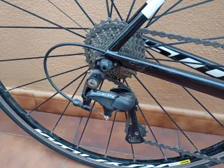 Bicicleta de carretera Scott fibra de carbono.