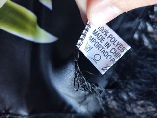 Mantoncillo negro estampado flores flamenca flecos