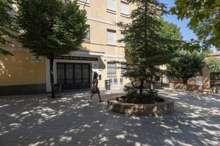 Local comercial en venta en Cervantes en Granada