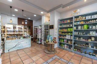 Local comercial en venta en Cervantes en Granada