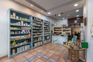 Local comercial en venta en Cervantes en Granada