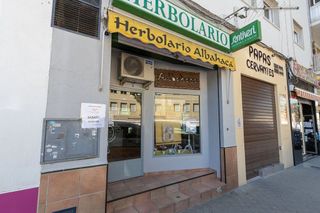 Local comercial en venta en Cervantes en Granada