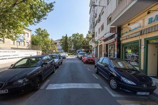 Local comercial en venta en Cervantes en Granada