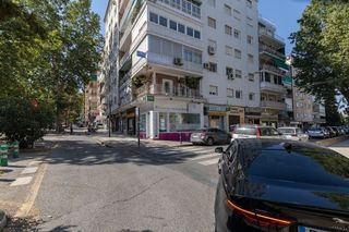 Local comercial en venta en Cervantes en Granada
