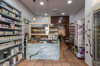 Local comercial en venta en Cervantes en Granada