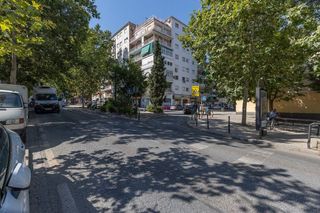 Local comercial en venta en Cervantes en Granada