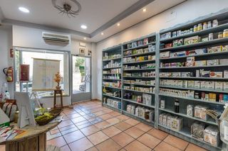 Local comercial en venta en Cervantes en Granada