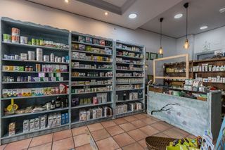 Local comercial en venta en Cervantes en Granada