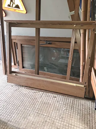 Marco de ventana PVC con persiana