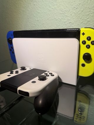 Nintendo Switch OLED con Joy-Cons adicionales