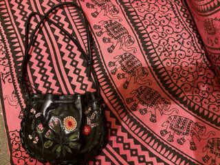 Bolso Zara negro bordado flores