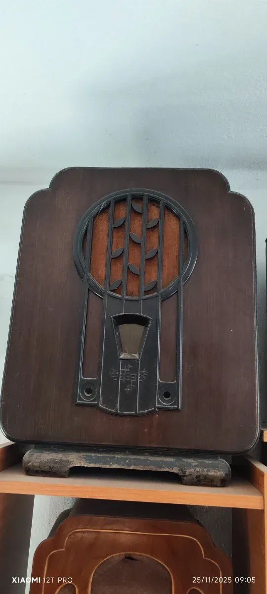 Radio Antigua Philips años 30 caja vacía estado ok